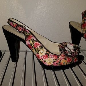 Perfect for Summer!  Anne Klein Flower shoes